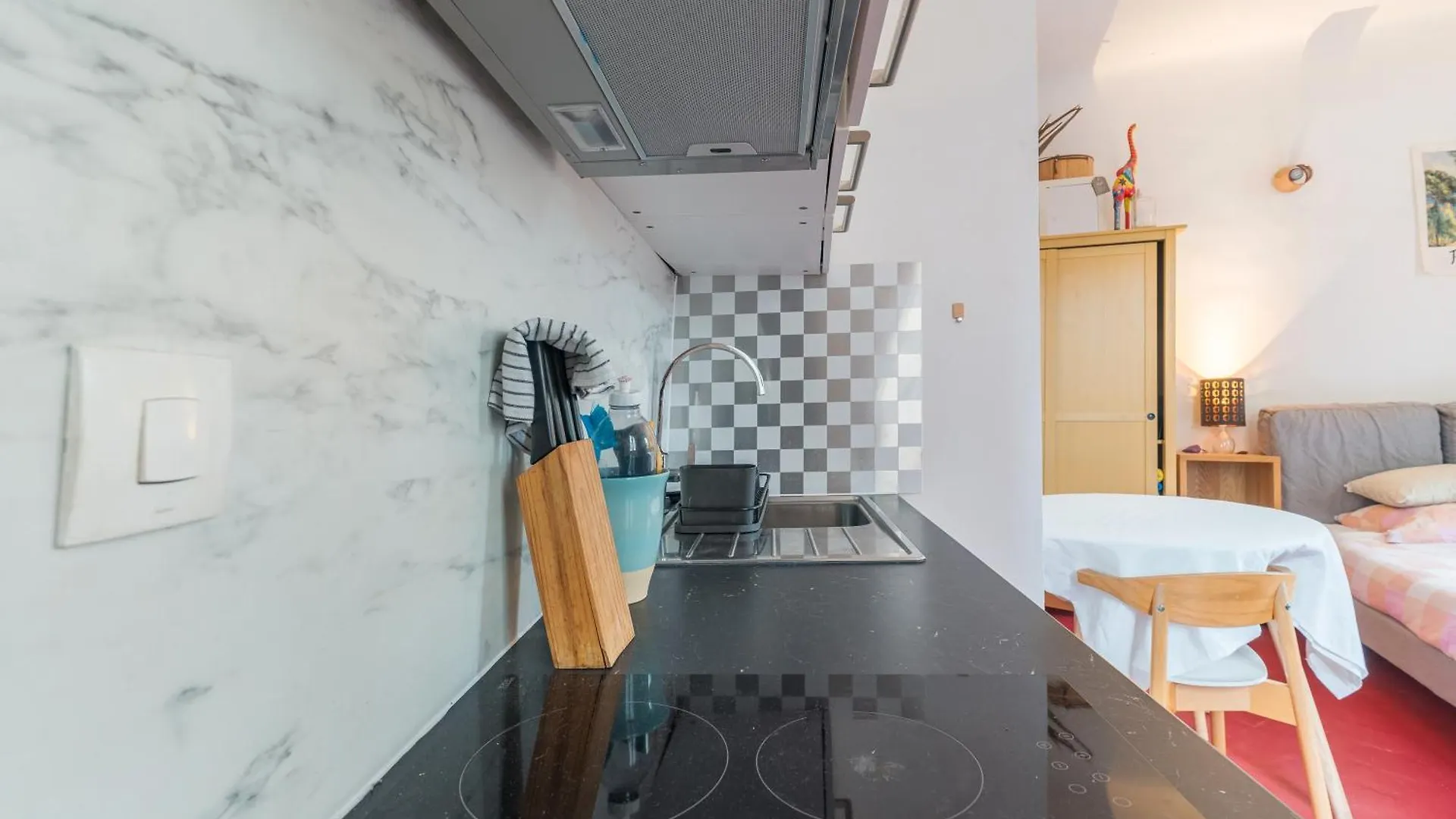 Lisse Studios Aix-en-Provence 0*,
